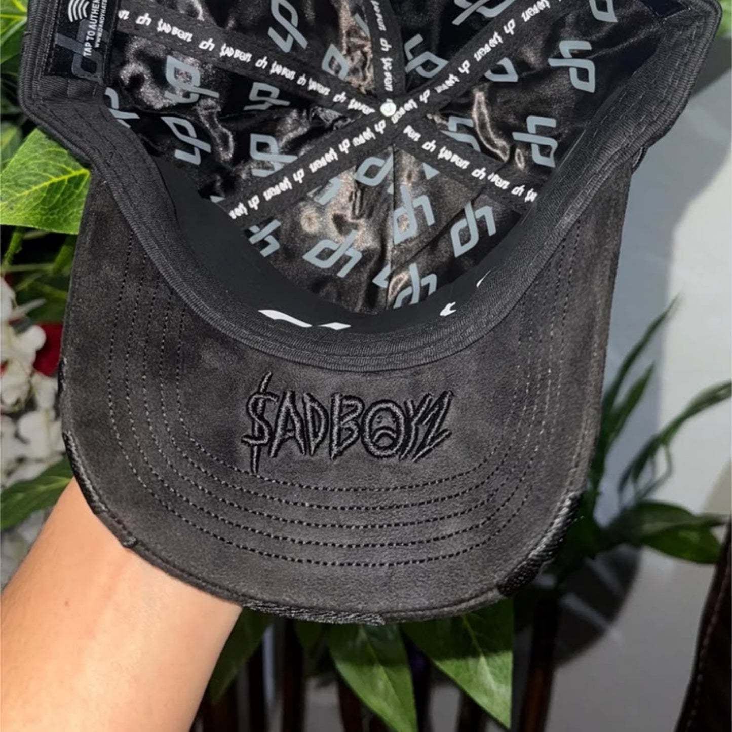CAPNOWHITE-117 | Gorra Sad Boy Relieve Negra