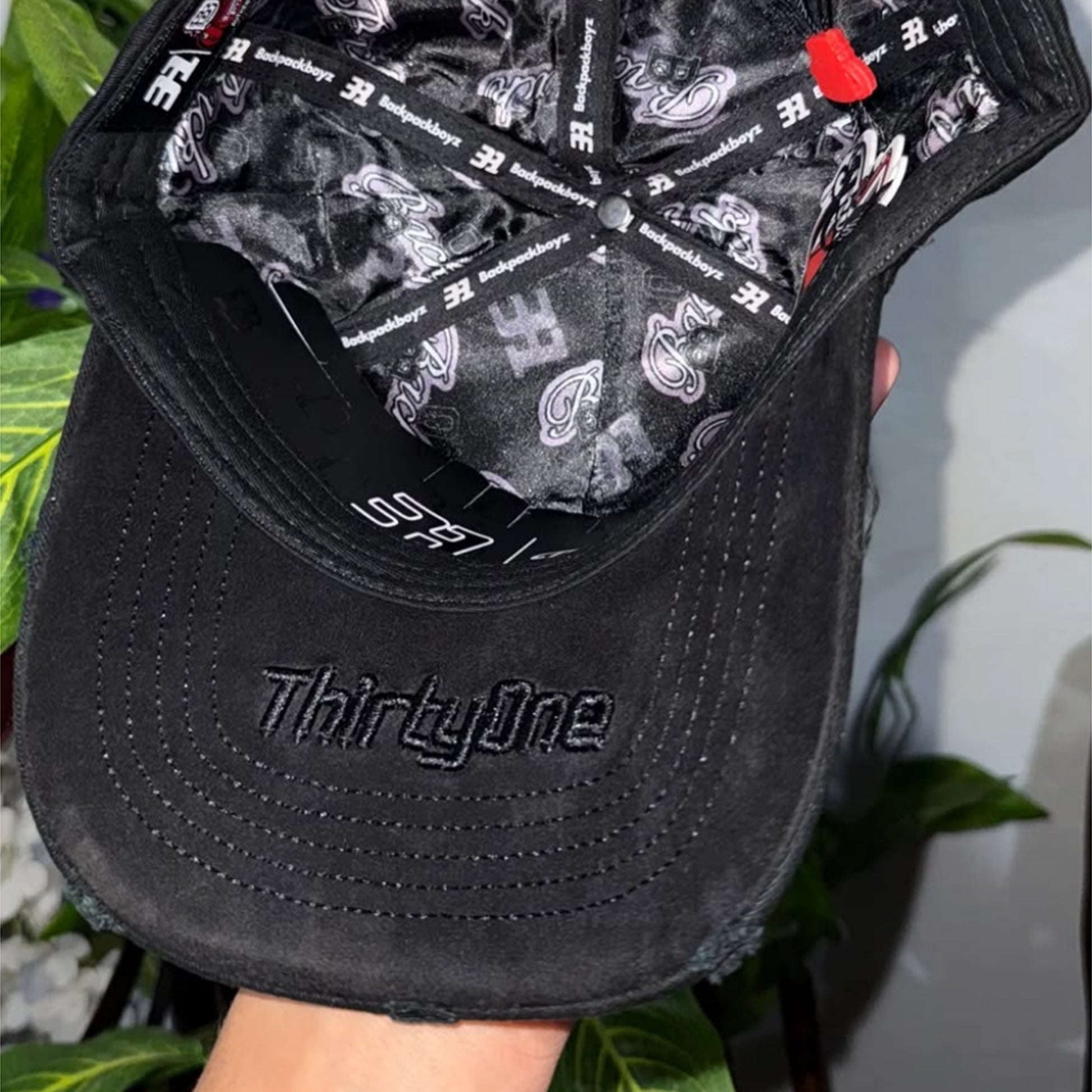 CAPNOWHITE-150 | Gorra Thirty One Logo Negra