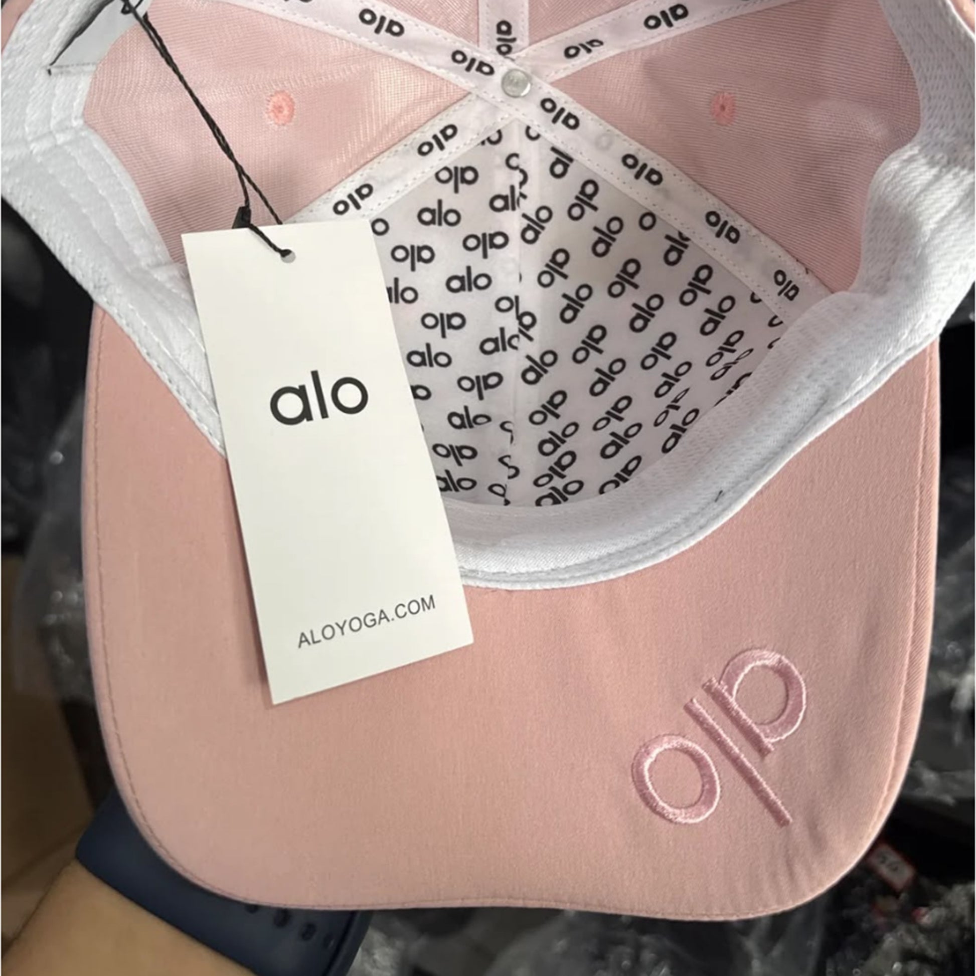 CAPNOWHITE-189 | Gorra Alo Rosa