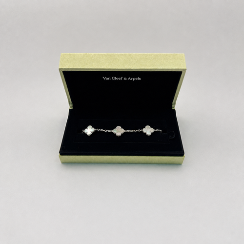 Pulsera Van Cleef tres tréboles plateada de nácar blanco