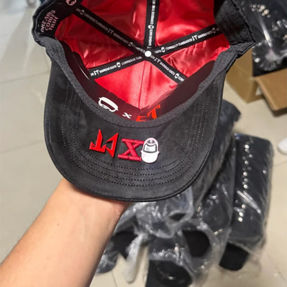 CAPNOWHITE-82 | Gorra Gótica Roja y Negra